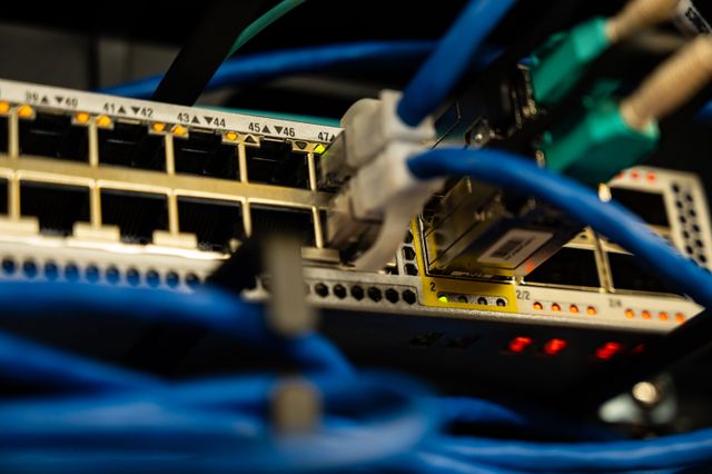 Jaka sieć LAN jest potrzebna do stabilnego IPTV? Wymagania techniczne, których nie możesz pominąć